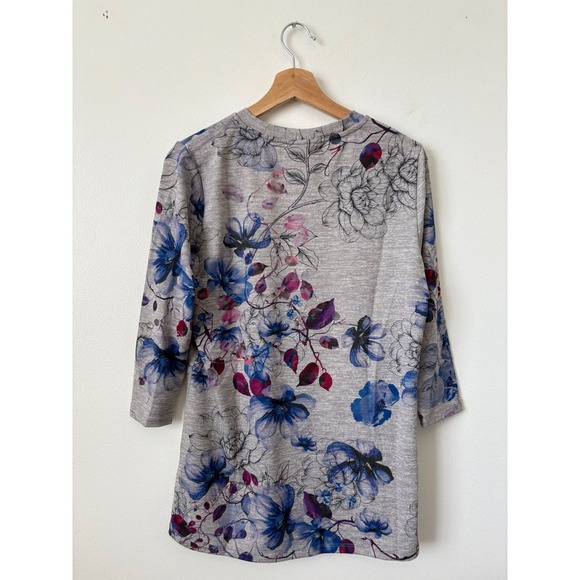 New Northstyle Watercolor Floral Knit Top – Grey with Watercolor Florals – Small - Picture 4 of 4